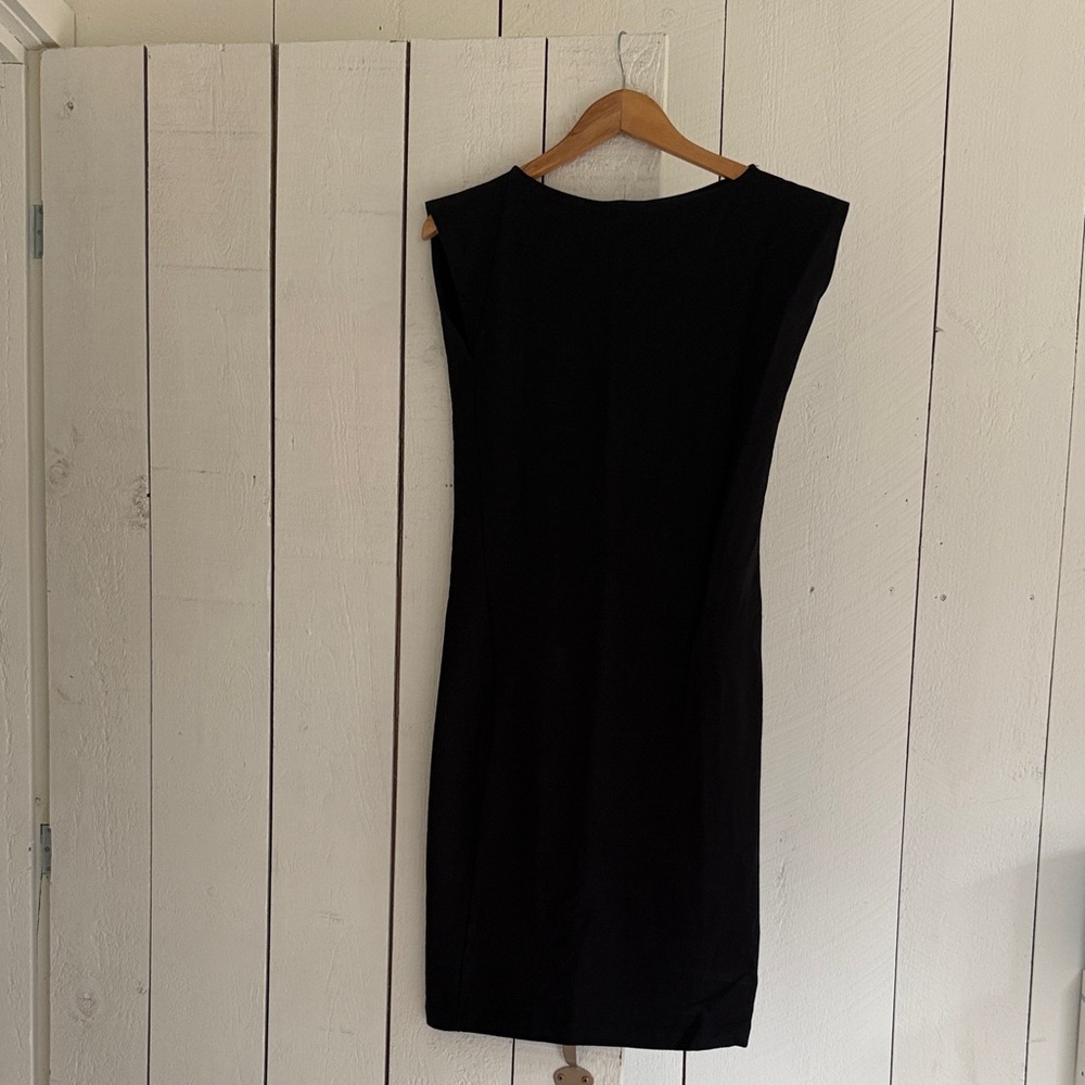 Elegant Black Sleeveless Midi Dress